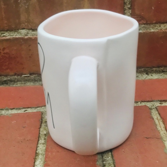 Rae Dunn Light Pink ‘I ❤️ Mom’ Coffee Mug NWT - Picture 6 of 6